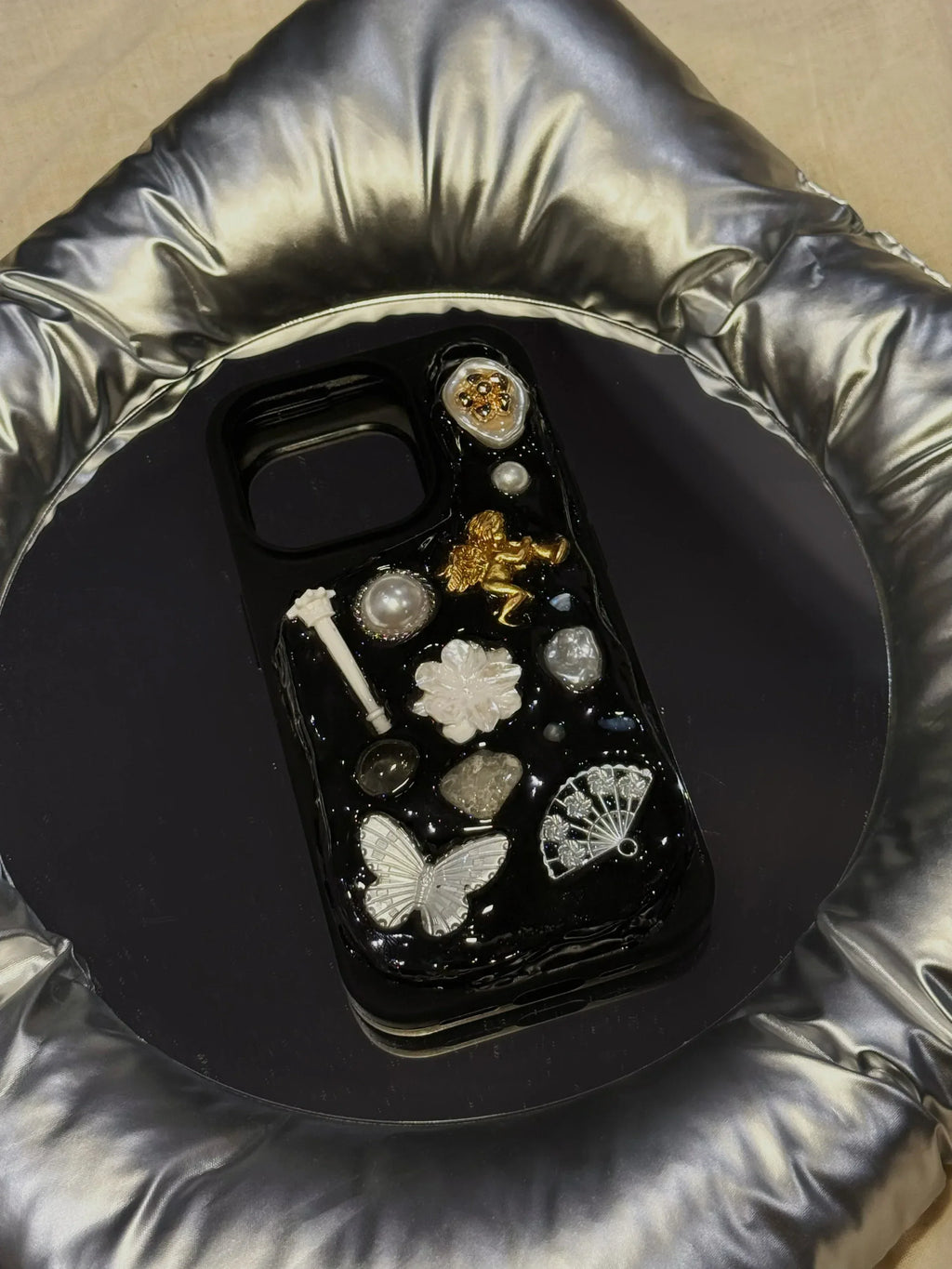 cute phone cases for iPhone: best gift for girlfriend with white butterfly charms.