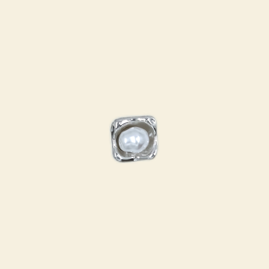 Pearl Medley - Midi Charm
