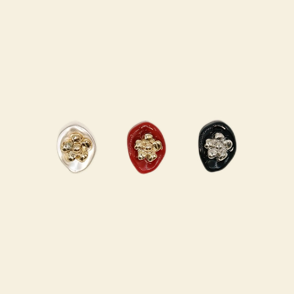 aesthetic phone charms: colorful pressed flower charms for phone cases.