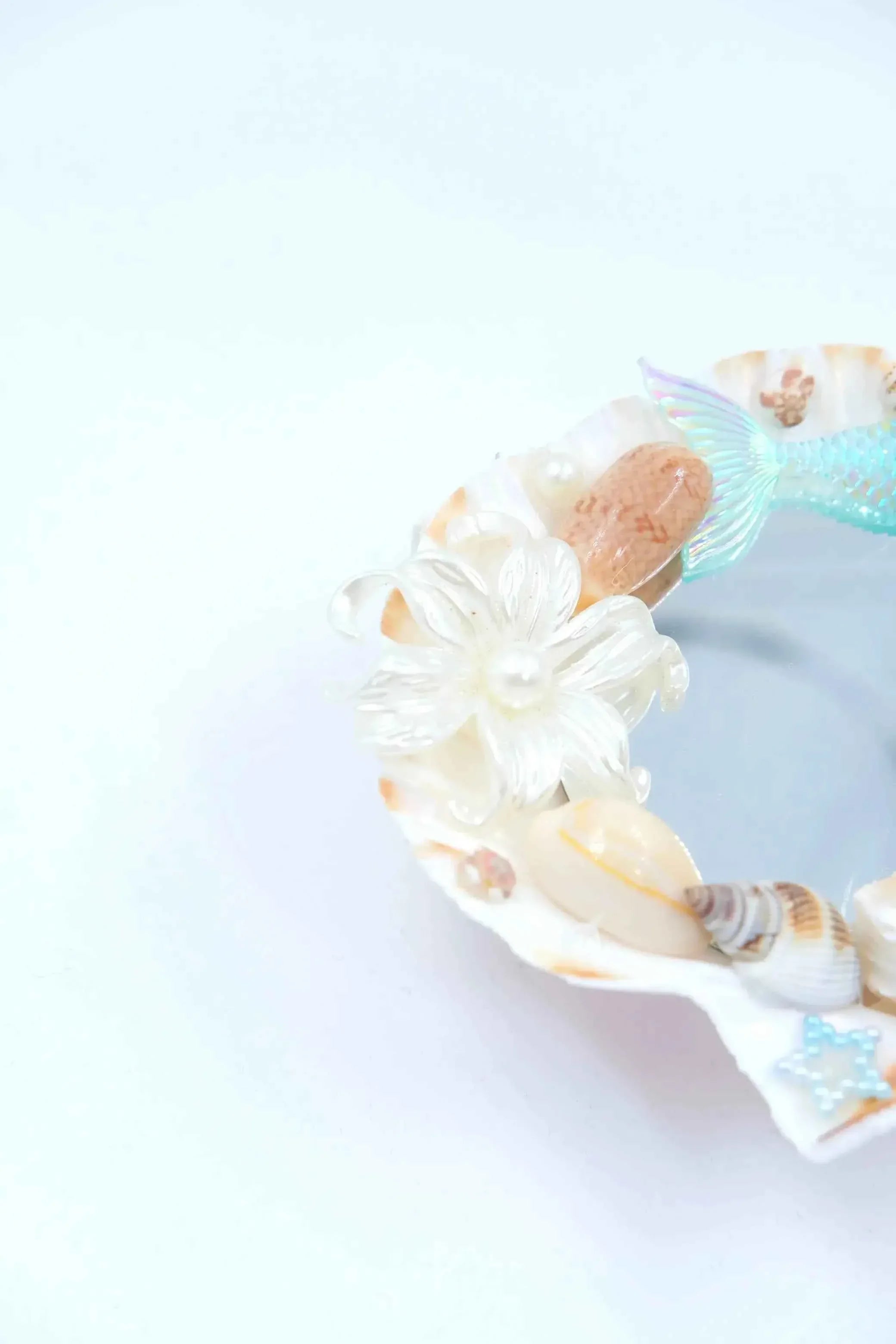 Birthday gift for her under 20 personalized gift ideas: pink floral handmade seashell mirror aesthetic.