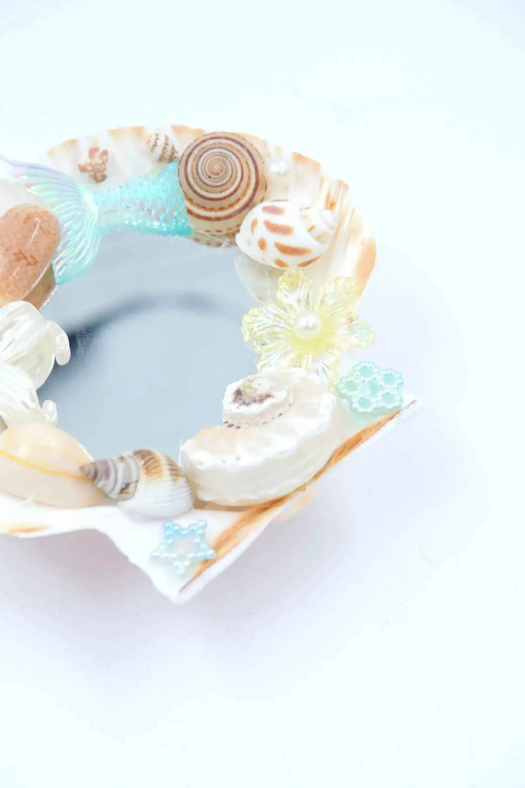 Birthday gift for her under 20 personalized gift ideas: pink floral handmade seashell mirror aesthetic.