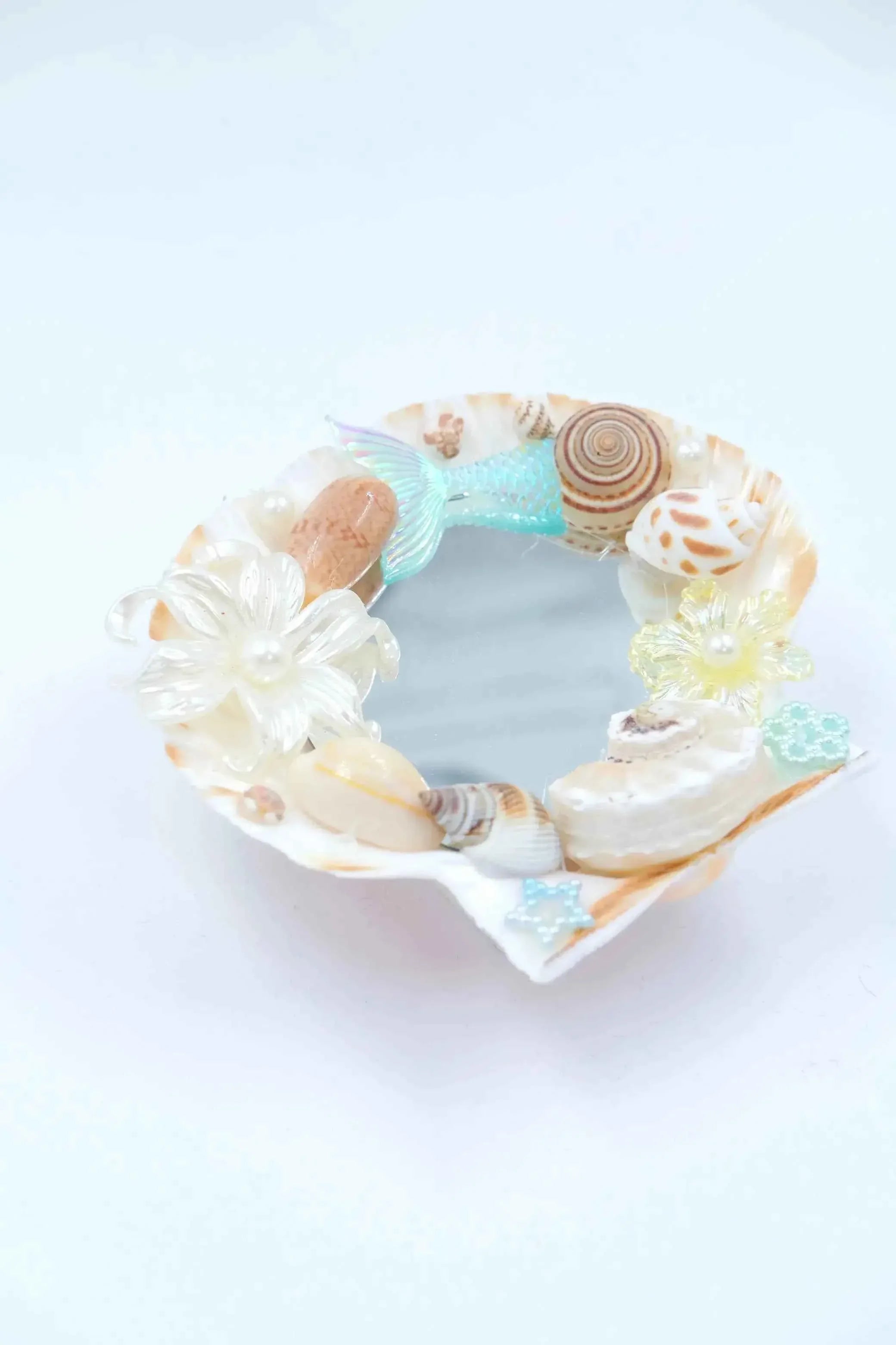 Birthday gift for her under 20 personalized gift ideas: pink floral handmade seashell mirror aesthetic.