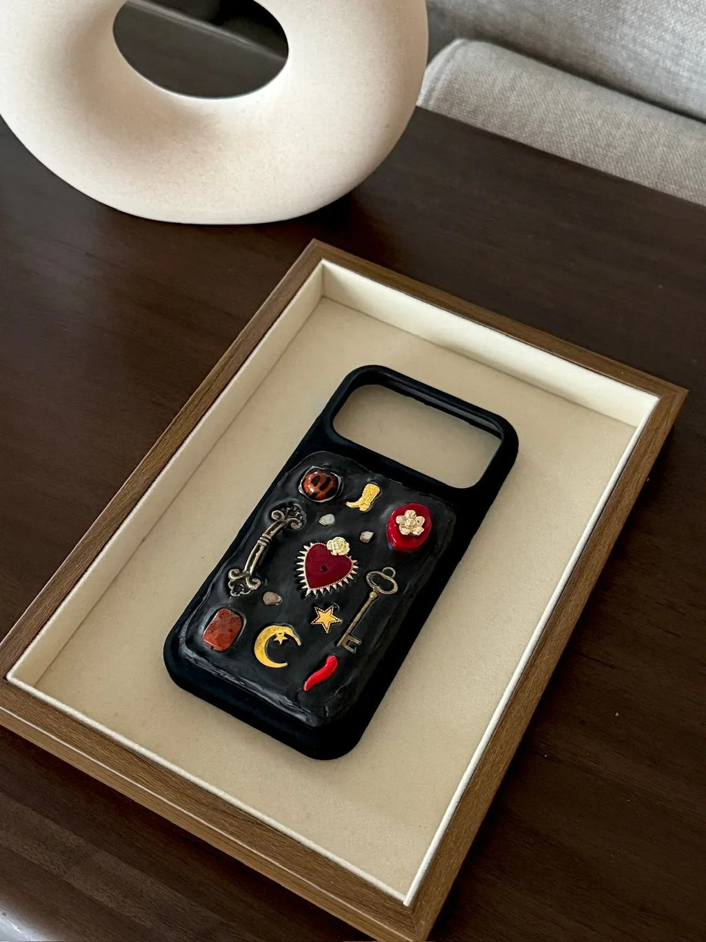 Custom charm phone cases: luxury iphone customized cover with gold heart and keys.